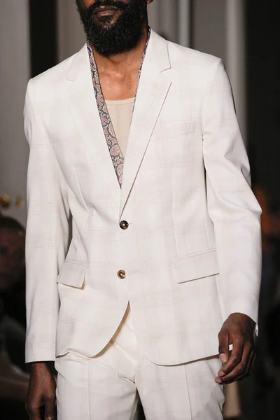 Look 9